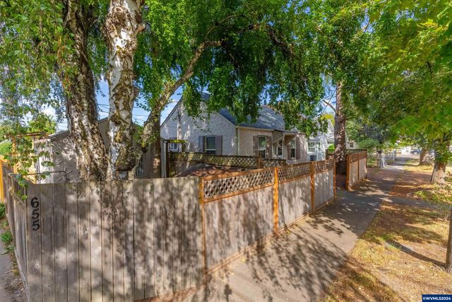 655 Norway (-665) St NE, Salem, OR 97301
