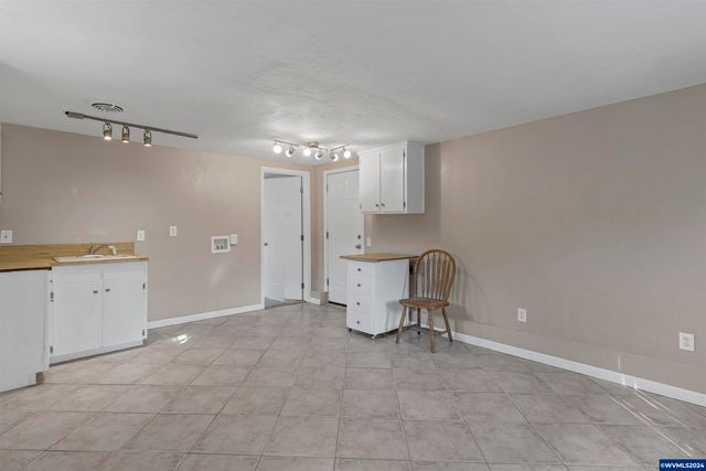 655 Norway (-665) St NE, Salem, OR 97301