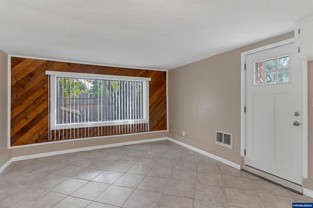 655 Norway (-665) St NE, Salem, OR 97301