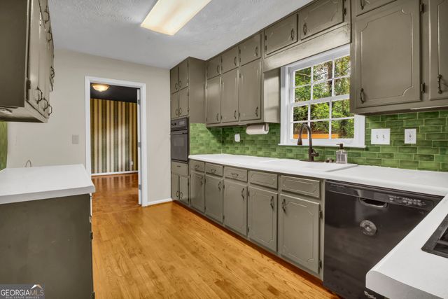 2594 W Fontainebleau Court, Atlanta, GA 30360