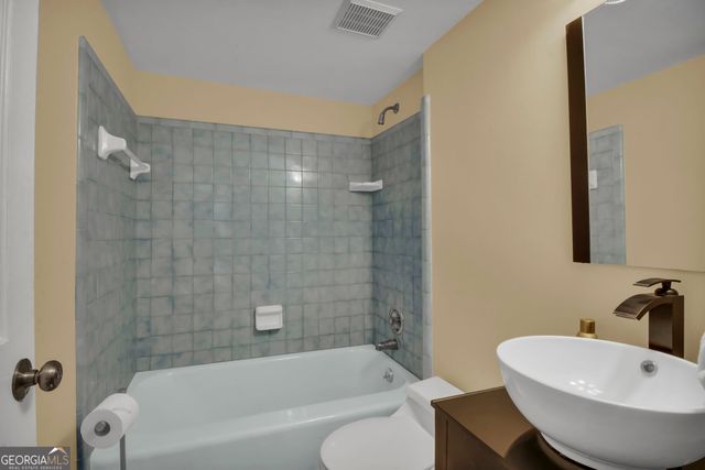 2594 W Fontainebleau Court, Atlanta, GA 30360