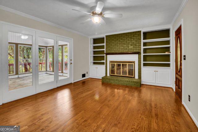 2594 W Fontainebleau Court, Atlanta, GA 30360