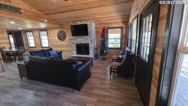 2869 Hatcher Mountain Road, Sevierville, TN 37862