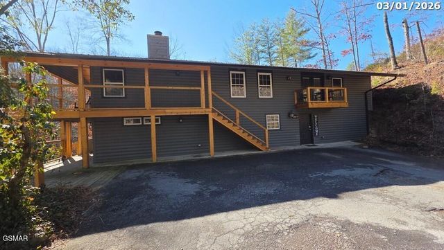 2869 Hatcher Mountain Road, Sevierville, TN 37862