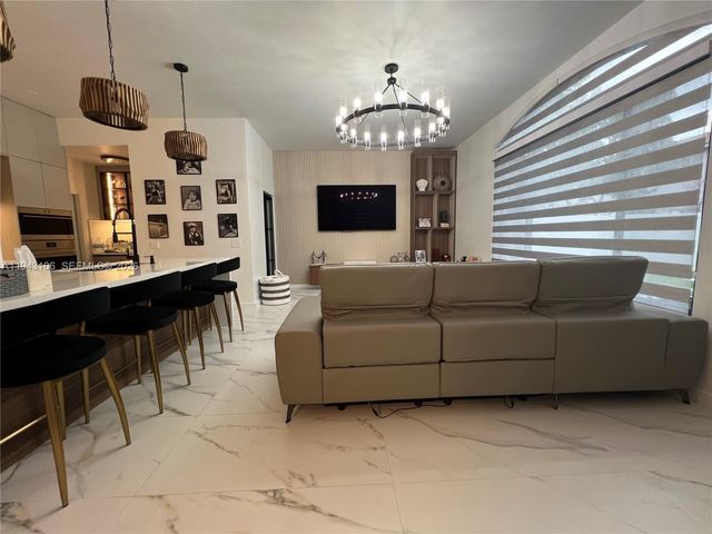 7782 NW 18th St, Pembroke Pines, FL 33024