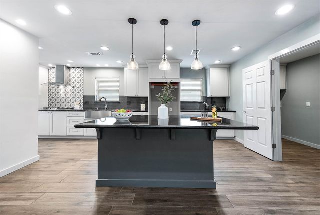 6030 Warm Springs Road, Houston, TX 77035