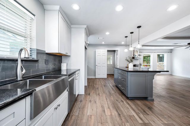 6030 Warm Springs Road, Houston, TX 77035