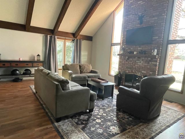 3800 SW Nottingham RD, Topeka, KS 66610