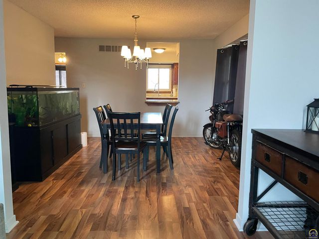 3800 SW Nottingham RD, Topeka, KS 66610