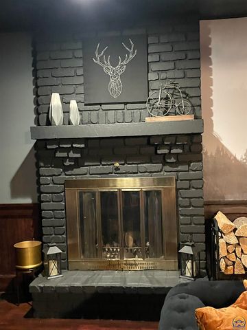 3800 SW Nottingham RD, Topeka, KS 66610