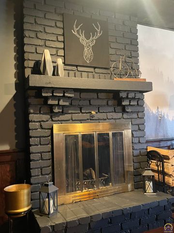 3800 SW Nottingham RD, Topeka, KS 66610