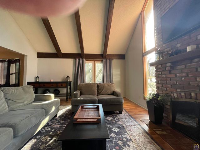 3800 SW Nottingham RD, Topeka, KS 66610