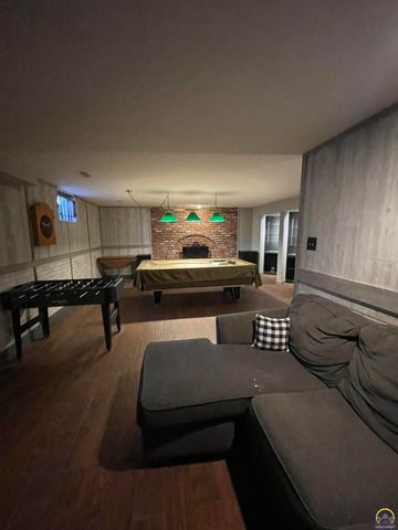 3800 SW Nottingham RD, Topeka, KS 66610