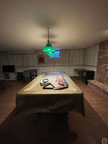 3800 SW Nottingham RD, Topeka, KS 66610