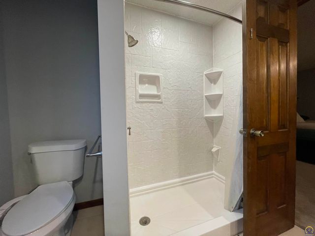 3800 SW Nottingham RD, Topeka, KS 66610