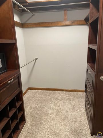 3800 SW Nottingham RD, Topeka, KS 66610