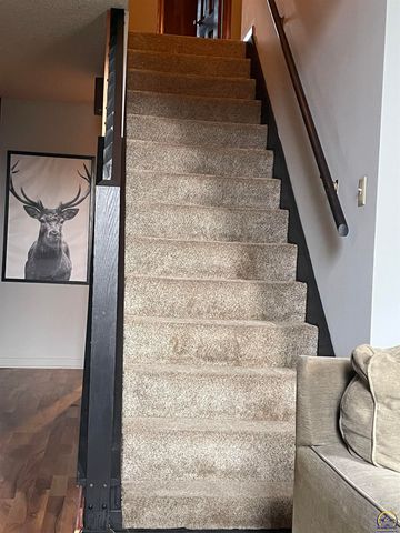 3800 SW Nottingham RD, Topeka, KS 66610