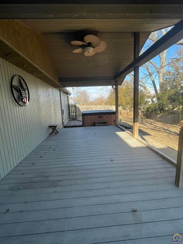 3800 SW Nottingham RD, Topeka, KS 66610