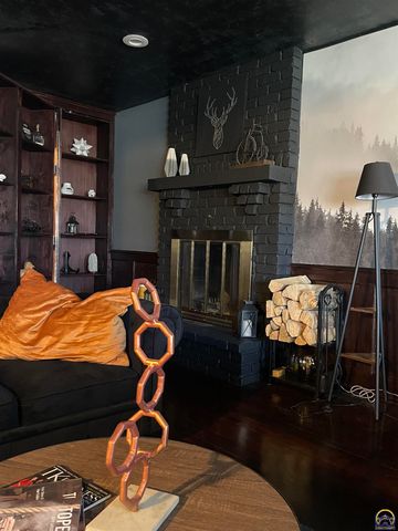 3800 SW Nottingham RD, Topeka, KS 66610