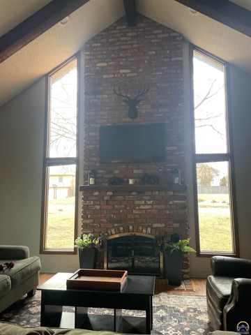 3800 SW Nottingham RD, Topeka, KS 66610