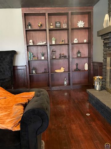 3800 SW Nottingham RD, Topeka, KS 66610