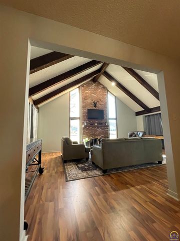 3800 SW Nottingham RD, Topeka, KS 66610