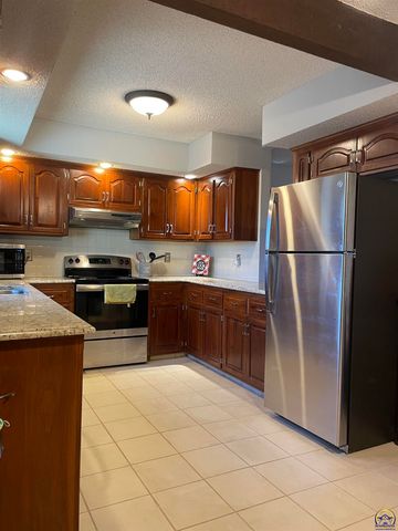 3800 SW Nottingham RD, Topeka, KS 66610