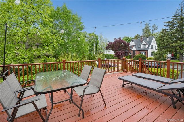 1 Allen Place, Bronxville, NY 10708