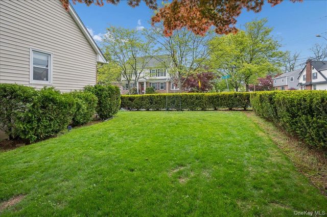 1 Allen Place, Bronxville, NY 10708