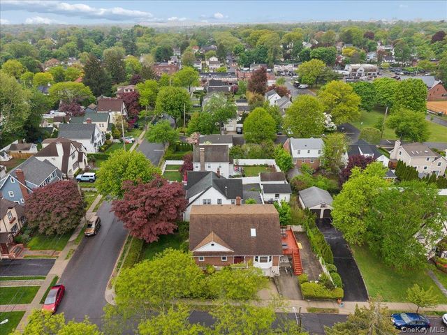 1 Allen Place, Bronxville, NY 10708