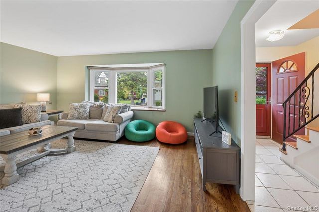 1 Allen Place, Bronxville, NY 10708