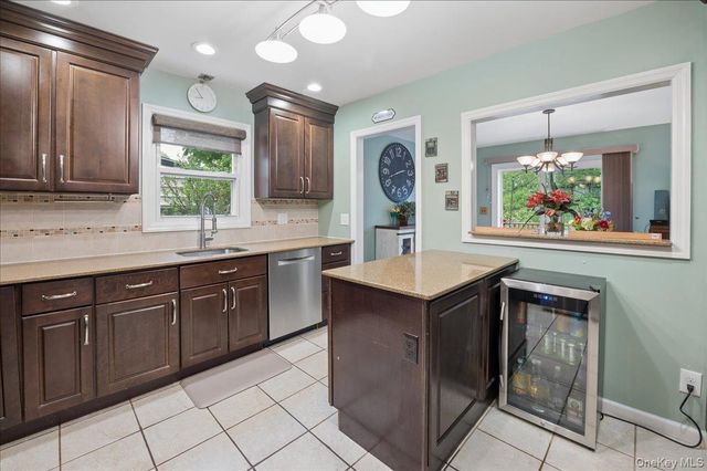 1 Allen Place, Bronxville, NY 10708