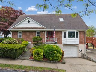 1 Allen Place, Bronxville, NY 10708