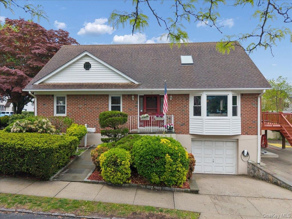 1 Allen Place, Bronxville, NY 10708