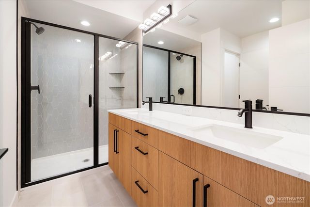 18032 - B Sunnyside Avenue N, Shoreline, WA 98133