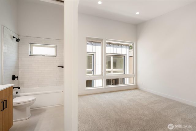 18032 - B Sunnyside Avenue N, Shoreline, WA 98133