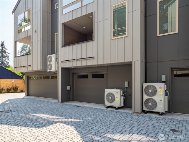 18032 - B Sunnyside Avenue N, Shoreline, WA 98133
