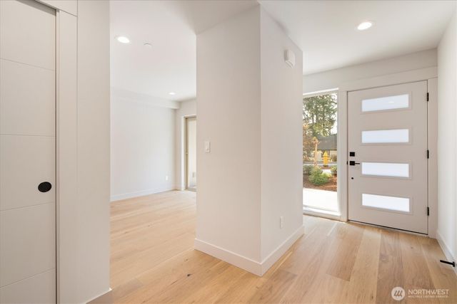18032 - B Sunnyside Avenue N, Shoreline, WA 98133