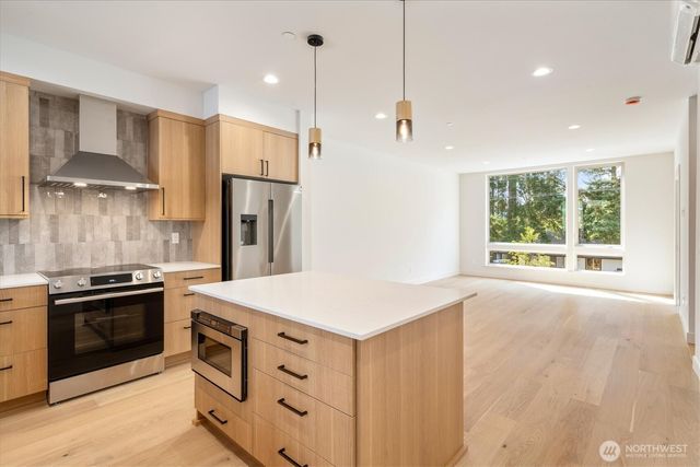 18032 - B Sunnyside Avenue N, Shoreline, WA 98133
