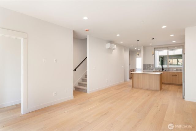 18032 - B Sunnyside Avenue N, Shoreline, WA 98133