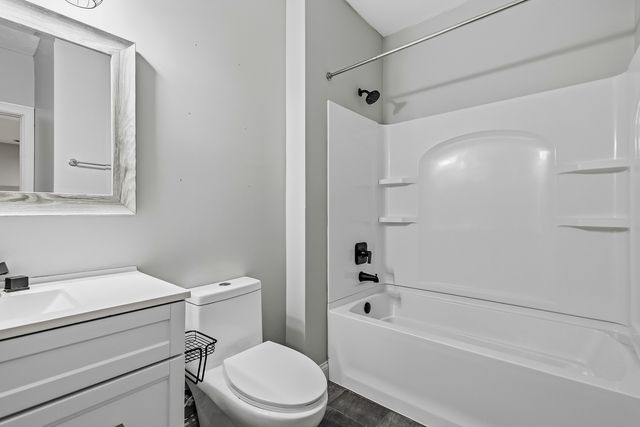 5320 Addyson Drive, Bettendorf, IA 52722