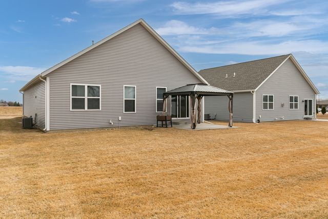 5320 Addyson Drive, Bettendorf, IA 52722