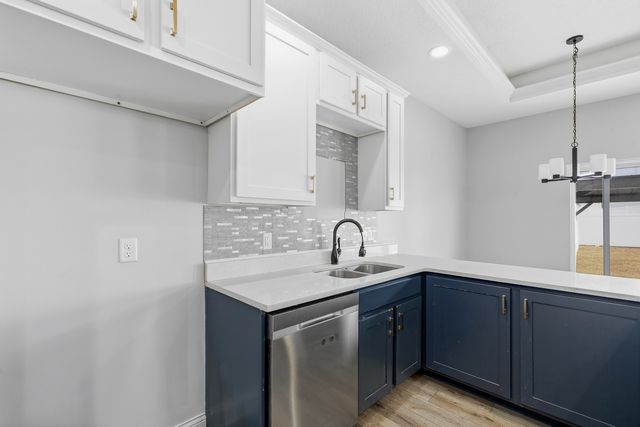 5320 Addyson Drive, Bettendorf, IA 52722