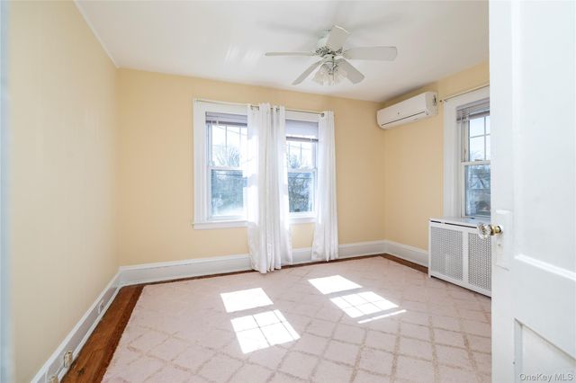 65 Jarvis Place, Lynbrook, NY 11563