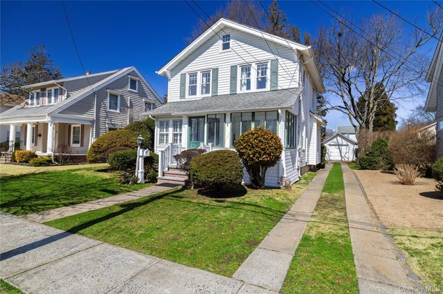 65 Jarvis Place, Lynbrook, NY 11563