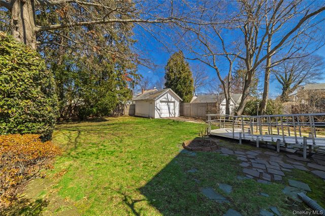 65 Jarvis Place, Lynbrook, NY 11563