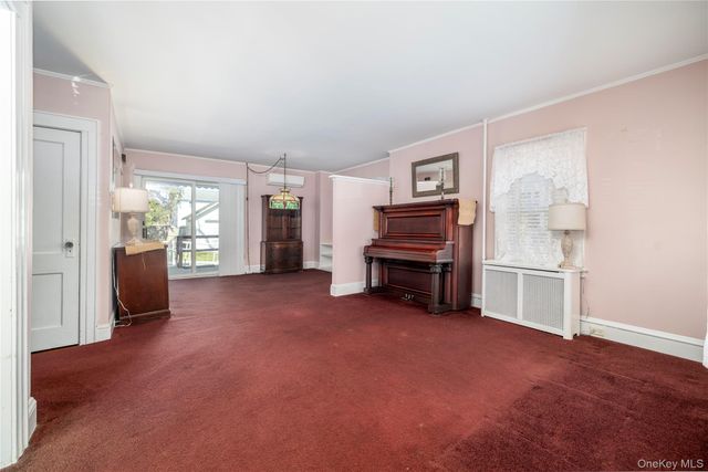 65 Jarvis Place, Lynbrook, NY 11563