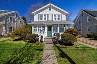 65 Jarvis Place, Lynbrook, NY 11563