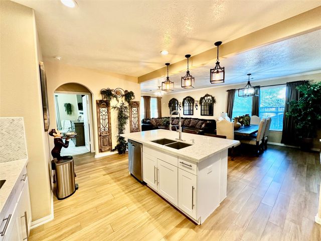1301 Varese, Pearland, TX 77581