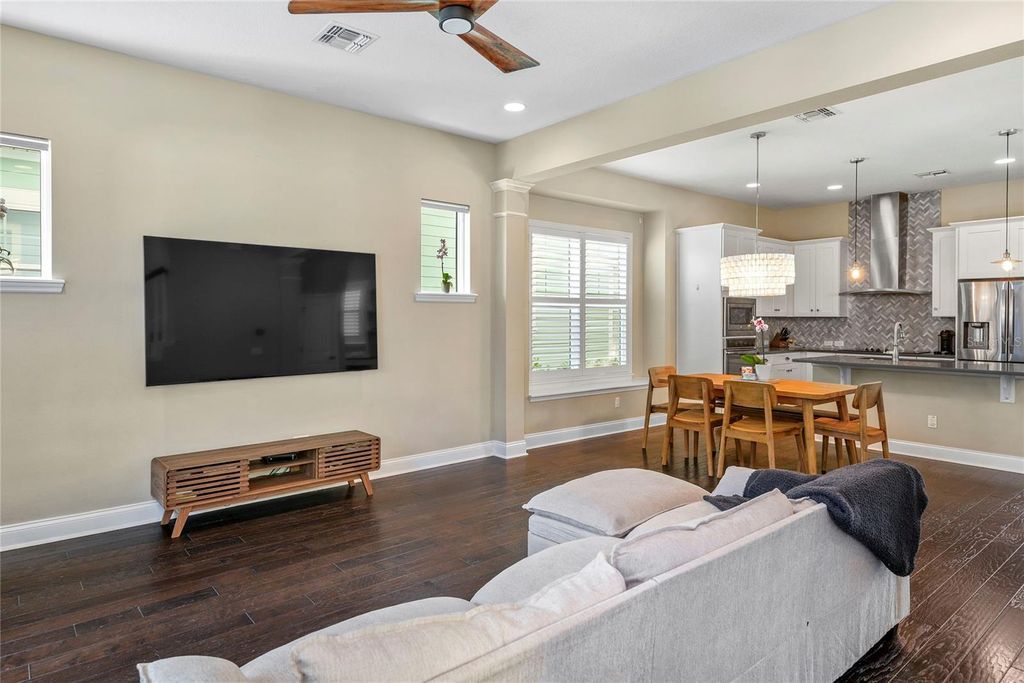 Image 13 of property listing at 8839 LAUREATE BOULEVARD, Orlando, FL 32827